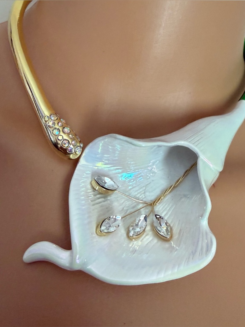 New Betsey Johnson CALLA LILY COLLAR NECKLACE - Picture 9 of 10